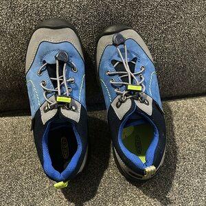 Keen boys’ casual shoes - Sample shoe size 1